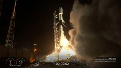 SpaceX phóng thành công tên lửa Falcon 9 mang 58 vệ tinh băng thông rộng - Ảnh 1. SpaceX phóng thành công tên lửa Falcon 9 mang 58 vệ tinh băng thông rộng - Ảnh 1.