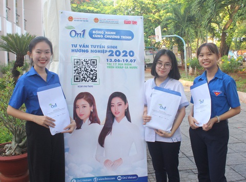 Dự tư vấn tuyển sinh - hướng nghiệp, nhận dung dịch rửa tay cùng khẩu trang kháng khuẩn - Ảnh 2. Dự tư vấn tuyển sinh - hướng nghiệp, nhận dung dịch rửa tay cùng khẩu trang kháng khuẩn - Ảnh 2.