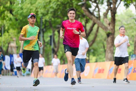 Giải chạy bộ hưởng ứng ngày không tiền mặt 2020: Ngày đầu háo hức - Ảnh 7. Giải chạy bộ hưởng ứng ngày không tiền mặt 2020: Ngày đầu háo hức - Ảnh 7.