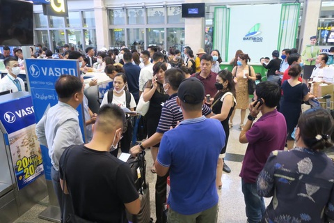 Hàng trăm chuyến bay bị ảnh hưởng do Tân Sơn Nhất đóng đường băng - Ảnh 6. Hàng trăm chuyến bay bị ảnh hưởng do Tân Sơn Nhất đóng đường băng - Ảnh 6.
