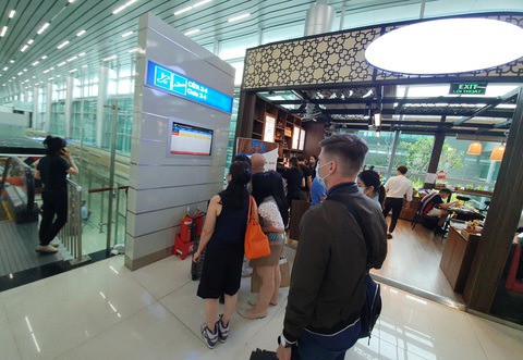 Hàng trăm chuyến bay bị ảnh hưởng do Tân Sơn Nhất đóng đường băng - Ảnh 8. Hàng trăm chuyến bay bị ảnh hưởng do Tân Sơn Nhất đóng đường băng - Ảnh 8.