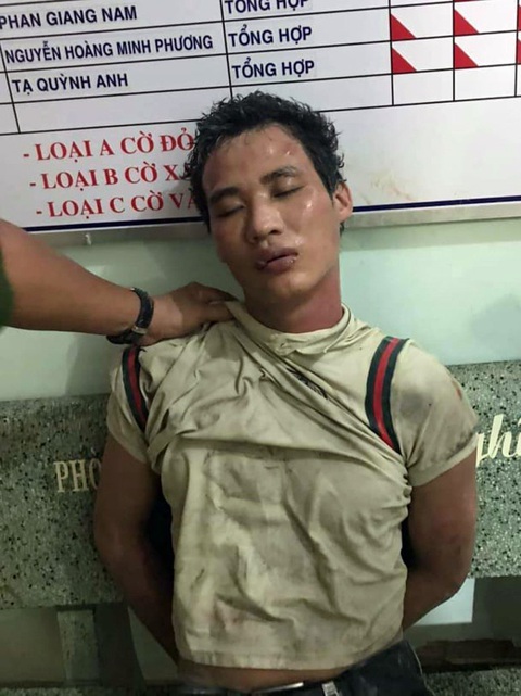 Giải cứu 2 mẹ con bị thanh niên nghi ‘ngáo đá’ cầm dao, kéo khống chế - Ảnh 1. Giải cứu 2 mẹ con bị thanh niên nghi ‘ngáo đá’ cầm dao, kéo khống chế - Ảnh 1.