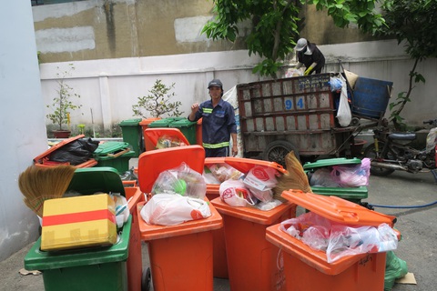 Đã đến lúc tiết kiệm tiền rác - Ảnh 1. Đã đến lúc tiết kiệm tiền rác - Ảnh 1.