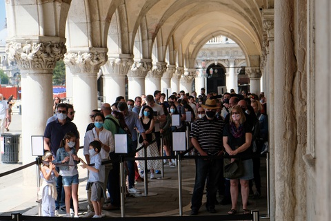 Venice mới mở lại, dân biểu tình chống du lịch đám đông - Ảnh 4. Venice mới mở lại, dân biểu tình chống du lịch đám đông - Ảnh 4.