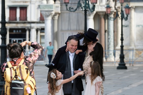 Venice mới mở lại, dân biểu tình chống du lịch đám đông - Ảnh 8. Venice mới mở lại, dân biểu tình chống du lịch đám đông - Ảnh 8.