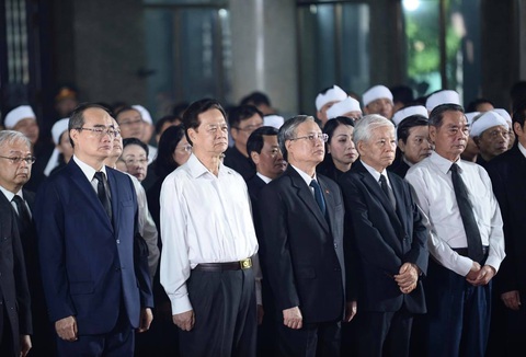 Lãnh đạo Đảng, Nhà nước viếng người thầy của những nhà tình báo huyền thoại Trần Quốc Hương - Ảnh 2. Lãnh đạo Đảng, Nhà nước viếng người thầy của những nhà tình báo huyền thoại Trần Quốc Hương - Ảnh 2.