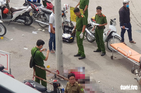 Nghi phạm đâm chết người ở cổng bến xe An Sương đầu thú - Ảnh 1. Nghi phạm đâm chết người ở cổng bến xe An Sương đầu thú - Ảnh 1.