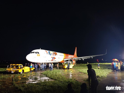 Vì sao cần hơn 18 tiếng giải cứu máy bay Vietjet trượt đường băng? - Ảnh 2. Vì sao cần hơn 18 tiếng giải cứu máy bay Vietjet trượt đường băng? - Ảnh 2.