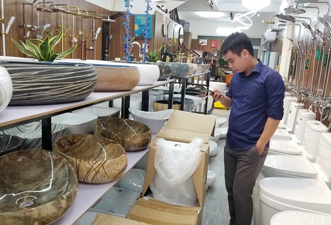 Thiết bị vệ sinh Trung Quốc tràn sang Việt Nam - Ảnh 1. Thiết bị vệ sinh Trung Quốc tràn sang Việt Nam - Ảnh 1.
