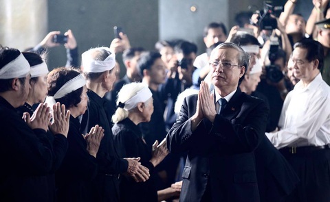 Lãnh đạo Đảng, Nhà nước viếng người thầy của những nhà tình báo huyền thoại Trần Quốc Hương - Ảnh 3. Lãnh đạo Đảng, Nhà nước viếng người thầy của những nhà tình báo huyền thoại Trần Quốc Hương - Ảnh 3.