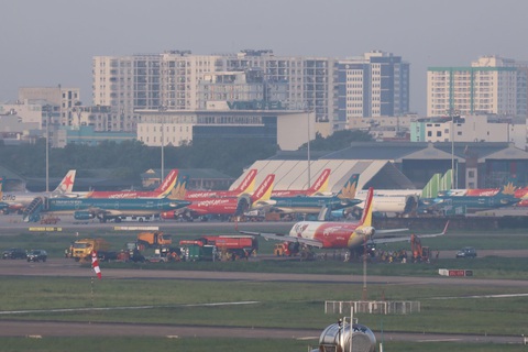 Vietjet xin lỗi về sự cố máy bay trượt đường băng - Ảnh 1. Vietjet xin lỗi về sự cố máy bay trượt đường băng - Ảnh 1.
