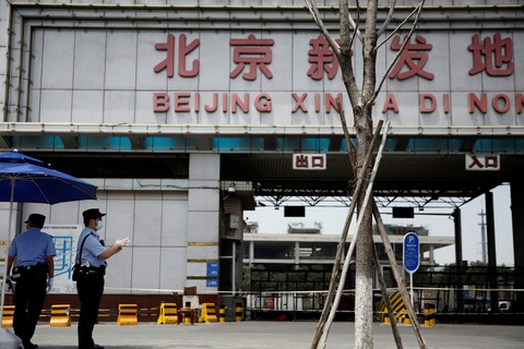 Bắc Kinh đóng cửa toàn bộ trường học, yêu cầu dân không rời thành phố - Ảnh 1. Bắc Kinh đóng cửa toàn bộ trường học, yêu cầu dân không rời thành phố - Ảnh 1.
