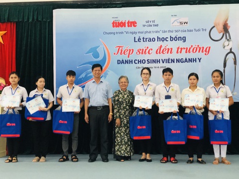 Xưa mình được giúp, nay có điều kiện mình giúp lại các em sinh viên... - Ảnh 2. Xưa mình được giúp, nay có điều kiện mình giúp lại các em sinh viên... - Ảnh 2.