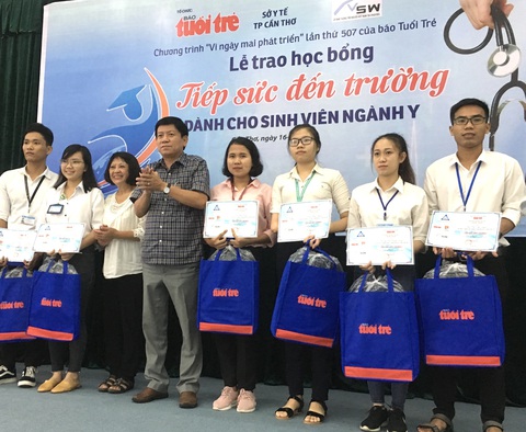 Xưa mình được giúp, nay có điều kiện mình giúp lại các em sinh viên... - Ảnh 3. Xưa mình được giúp, nay có điều kiện mình giúp lại các em sinh viên... - Ảnh 3.