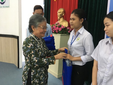 Xưa mình được giúp, nay có điều kiện mình giúp lại các em sinh viên... - Ảnh 1. Xưa mình được giúp, nay có điều kiện mình giúp lại các em sinh viên... - Ảnh 1.