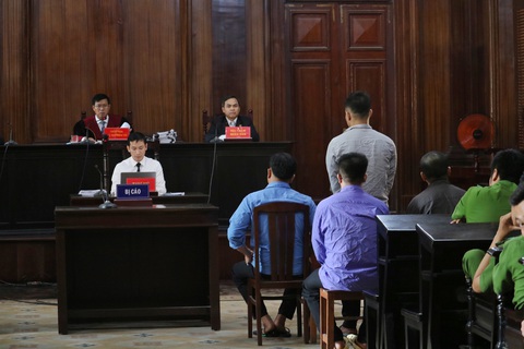 Viện kiểm sát đề nghị phạt Phúc XO 10 - 12 năm tù - Ảnh 2. Viện kiểm sát đề nghị phạt Phúc XO 10 - 12 năm tù - Ảnh 2.