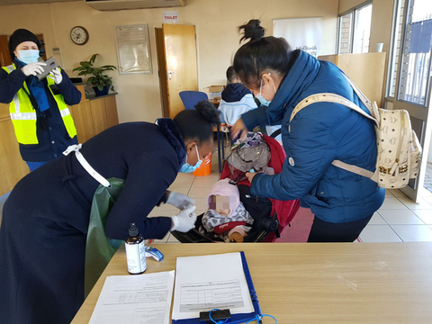 Đưa 69 công dân Việt Nam từ châu Phi về nước - Ảnh 2. Đưa 69 công dân Việt Nam từ châu Phi về nước - Ảnh 2.
