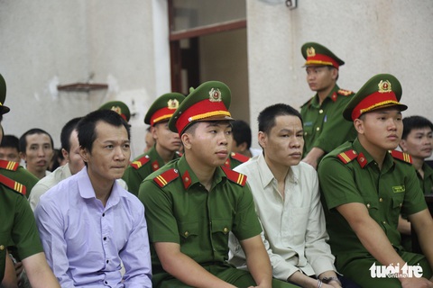 Phúc thẩm vụ nữ sinh giao gà, nữ bị cáo tóc bỗng bạc trắng sau vài tháng - Ảnh 1. Phúc thẩm vụ nữ sinh giao gà, nữ bị cáo tóc bỗng bạc trắng sau vài tháng - Ảnh 1.