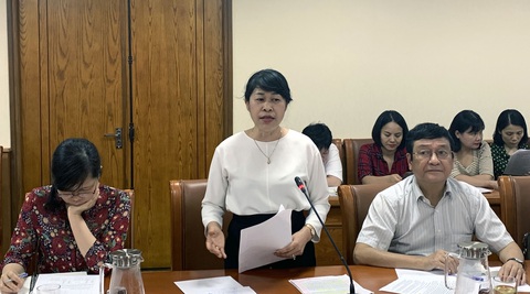 Chả nhẽ để trẻ hát cô là… bà - Ảnh 2. Chả nhẽ để trẻ hát cô là… bà - Ảnh 2.