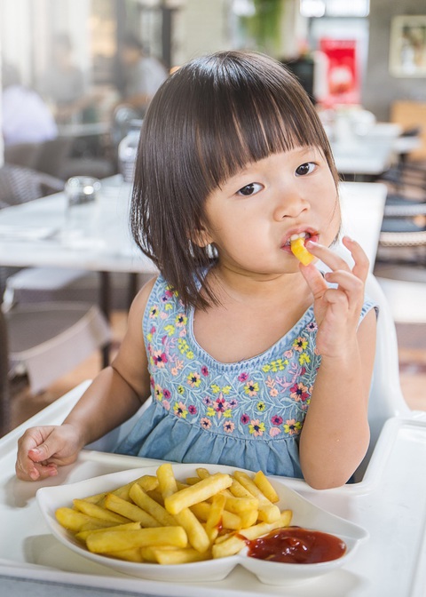 Loại bỏ ngay những thói quen xấu gây tiêu chảy cho trẻ trong mùa nắng nóng - Ảnh 3. Loại bỏ ngay những thói quen xấu gây tiêu chảy cho trẻ trong mùa nắng nóng - Ảnh 3.
