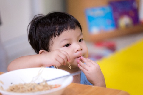 Loại bỏ ngay những thói quen xấu gây tiêu chảy cho trẻ trong mùa nắng nóng - Ảnh 4. Loại bỏ ngay những thói quen xấu gây tiêu chảy cho trẻ trong mùa nắng nóng - Ảnh 4.