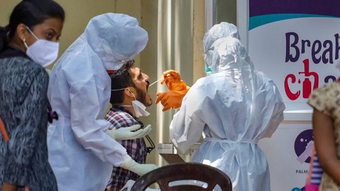 Người đàn ông nói ‘diệt được virus corona bằng nụ hôn’ chết vì COVID-19 - Ảnh 1. Người đàn ông nói ‘diệt được virus corona bằng nụ hôn’ chết vì COVID-19 - Ảnh 1.