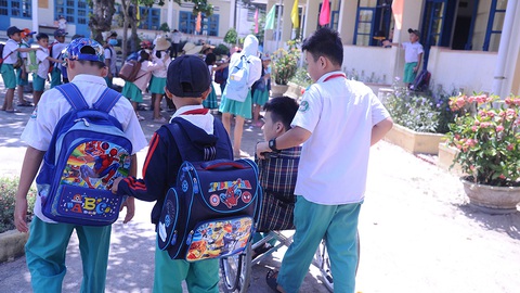 Mình là đôi chân, cánh tay của bạn - Ảnh 1. Mình là đôi chân, cánh tay của bạn - Ảnh 1.