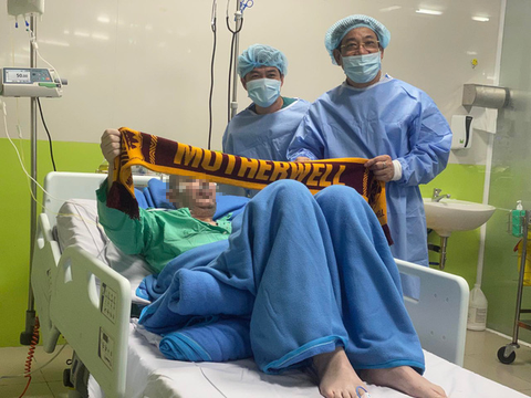 Phi công người Anh và chuyến bay đặc biệt từ cõi chết - Ảnh 1. Phi công người Anh và chuyến bay đặc biệt từ cõi chết - Ảnh 1.