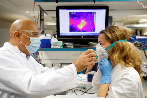 Israel giới thiệu khẩu trang diệt virus corona bằng nhiệt - Ảnh 1. Israel giới thiệu khẩu trang diệt virus corona bằng nhiệt - Ảnh 1.