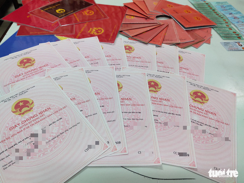 Phá đường dây làm giả bằng cấp, sổ đỏ liên tỉnh quy mô lớn - Ảnh 2. Phá đường dây làm giả bằng cấp, sổ đỏ liên tỉnh quy mô lớn - Ảnh 2.