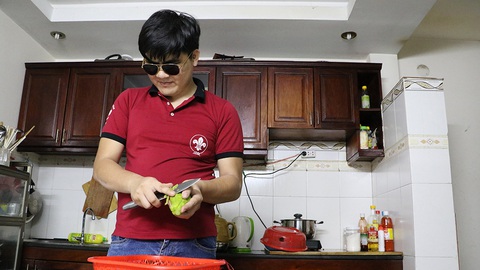Chàng khiếm thị đa năng - Ảnh 1. Chàng khiếm thị đa năng - Ảnh 1.