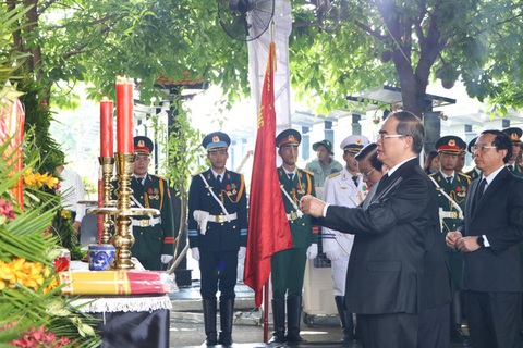 Đưa tiễn nhà tình báo huyền thoại Trần Quốc Hương về nơi an nghỉ - Ảnh 9. Đưa tiễn nhà tình báo huyền thoại Trần Quốc Hương về nơi an nghỉ - Ảnh 9.