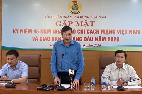 Công đoàn Việt Nam dành 500 tỉ hỗ trợ người lao động khó khăn vì COVID-19 - Ảnh 2. Công đoàn Việt Nam dành 500 tỉ hỗ trợ người lao động khó khăn vì COVID-19 - Ảnh 2.