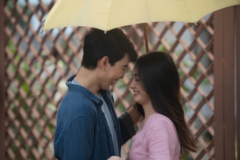 Cơn mưa tình đầu: Son Ye Jin đẹp thổn thức, ngọc nữ Thái Mint đẹp hút hồn - Ảnh 6. Cơn mưa tình đầu: Son Ye Jin đẹp thổn thức, ngọc nữ Thái Mint đẹp hút hồn - Ảnh 6.