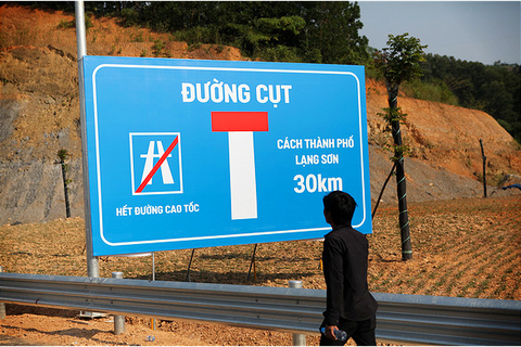 Đừng chùn tay trước thế lưỡng nan - Ảnh 1. Đừng chùn tay trước thế lưỡng nan - Ảnh 1.