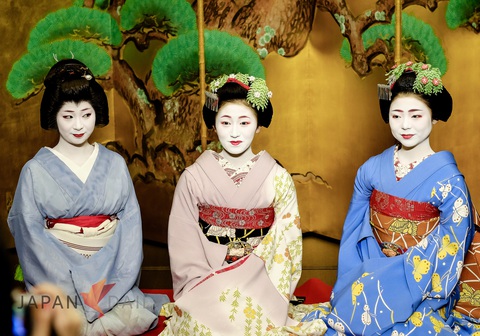 Bí mật đằng sau khuôn mặt trắng như sứ của Geisha Nhật Bản - Ảnh 1. Bí mật đằng sau khuôn mặt trắng như sứ của Geisha Nhật Bản - Ảnh 1.