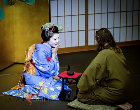 Bí mật đằng sau khuôn mặt trắng như sứ của Geisha Nhật Bản - Ảnh 3. Bí mật đằng sau khuôn mặt trắng như sứ của Geisha Nhật Bản - Ảnh 3.