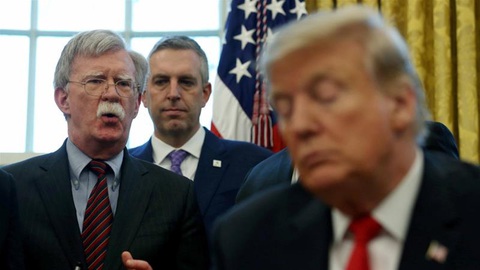 Cựu cố vấn Nhà Trắng tiết lộ ông Trump nhờ ông Tập giúp tái đắc cử, phía tổng thống bác bỏ - Ảnh 1. Cựu cố vấn Nhà Trắng tiết lộ ông Trump nhờ ông Tập giúp tái đắc cử, phía tổng thống bác bỏ - Ảnh 1.