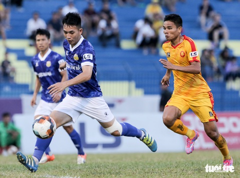 Chấm dứt 341 ngày không thắng ở V-League, HLV Thanh Hóa nhảy cẫng ăn mừng - Ảnh 1. Chấm dứt 341 ngày không thắng ở V-League, HLV Thanh Hóa nhảy cẫng ăn mừng - Ảnh 1.