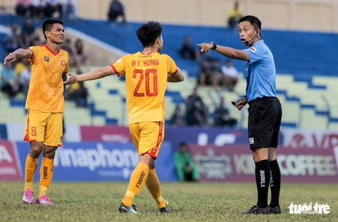 Chấm dứt 341 ngày không thắng ở V-League, HLV Thanh Hóa nhảy cẫng ăn mừng - Ảnh 7. Chấm dứt 341 ngày không thắng ở V-League, HLV Thanh Hóa nhảy cẫng ăn mừng - Ảnh 7.