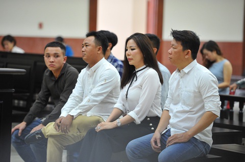 Đại diện VKS: Bà Trần Hoa Sen có vai trò quan trọng trong vụ chém bác sĩ Chiêm Quốc Thái - Ảnh 1. Đại diện VKS: Bà Trần Hoa Sen có vai trò quan trọng trong vụ chém bác sĩ Chiêm Quốc Thái - Ảnh 1.