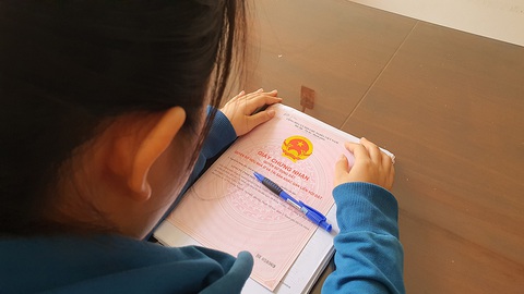 Vòi bạch tuộc bẫy nợ - Kỳ 1: giám đốc lãnh 80 triệu/tháng mà vợ lau nhà cho người ta - Ảnh 1. Vòi bạch tuộc bẫy nợ - Kỳ 1: giám đốc lãnh 80 triệu/tháng mà vợ lau nhà cho người ta - Ảnh 1.