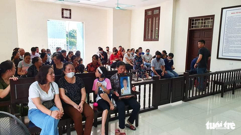 Bị cáo vắng mặt, hoãn phiên tòa vụ bỏ xyanua vào trà sữa nhằm đầu độc chị họ - Ảnh 1. Bị cáo vắng mặt, hoãn phiên tòa vụ bỏ xyanua vào trà sữa nhằm đầu độc chị họ - Ảnh 1.