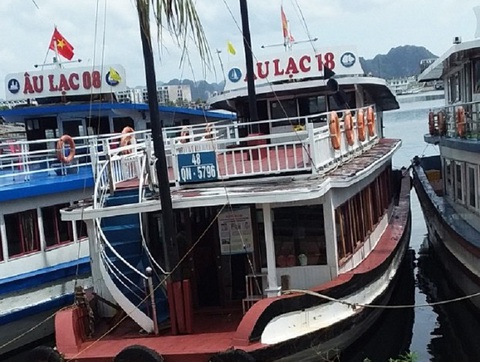 Thêm 1 tàu du lịch ở Hạ Long bị cấm hoạt động 90 ngày vì chặt chém - Ảnh 1. Thêm 1 tàu du lịch ở Hạ Long bị cấm hoạt động 90 ngày vì chặt chém - Ảnh 1.