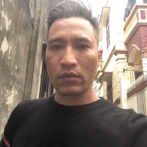 Bị cáo bỏ chạy trốn thoát khi công an dẫn giải lên tòa xử án - Ảnh 2. Bị cáo bỏ chạy trốn thoát khi công an dẫn giải lên tòa xử án - Ảnh 2.