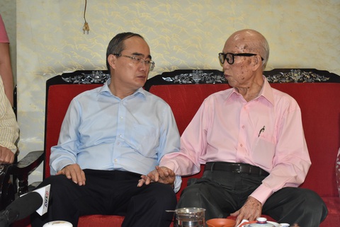 Bí thư Nguyễn Thiện Nhân thăm, mừng thọ người cao tuổi - Ảnh 3. Bí thư Nguyễn Thiện Nhân thăm, mừng thọ người cao tuổi - Ảnh 3.