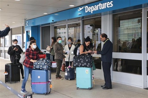 344 công dân Việt từ Úc và New Zealand về Tân Sơn Nhất, được cách ly ngay - Ảnh 1. 344 công dân Việt từ Úc và New Zealand về Tân Sơn Nhất, được cách ly ngay - Ảnh 1.