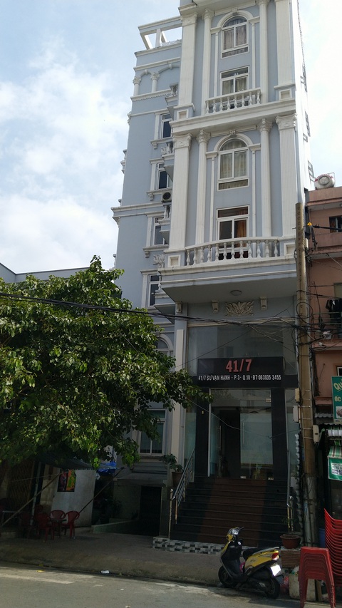 Tháo dỡ xong phần nhà vi phạm của nguyên chánh Thanh tra xây dựng quận 10 - Ảnh 2. Tháo dỡ xong phần nhà vi phạm của nguyên chánh Thanh tra xây dựng quận 10 - Ảnh 2.