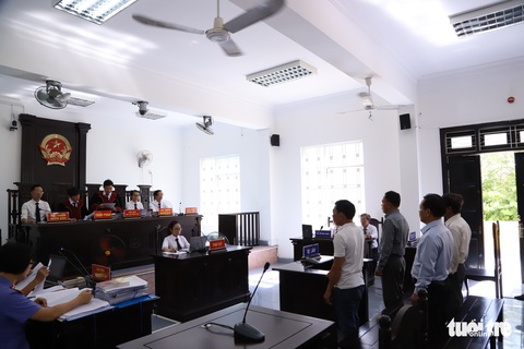 Đi Thái Lan đặt con dấu, nhuộm cho giấy thành cũ để làm giả hơn 200 hồ sơ đất đai - Ảnh 1. Đi Thái Lan đặt con dấu, nhuộm cho giấy thành cũ để làm giả hơn 200 hồ sơ đất đai - Ảnh 1.