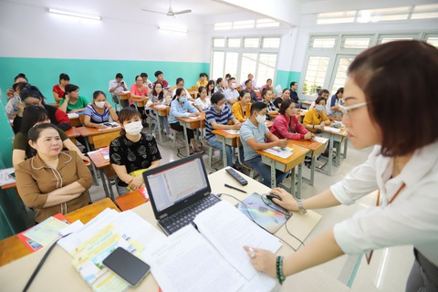 Chỉ tiêu tuyển sinh lớp 10 tại TP.HCM giảm, nên đăng ký ra sao? - Ảnh 1. Chỉ tiêu tuyển sinh lớp 10 tại TP.HCM giảm, nên đăng ký ra sao? - Ảnh 1.